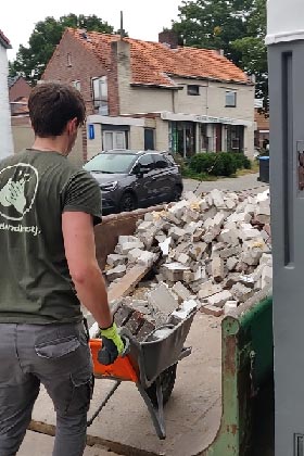 Zwaar sjouwwerk en verplaatsen van sloop- en stortpuin