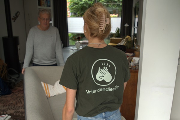 Verplaatsen van banken en kasten. Verhuizen van je inboedel. Helpen met zwaar tilwerk wat je niet alleen kan